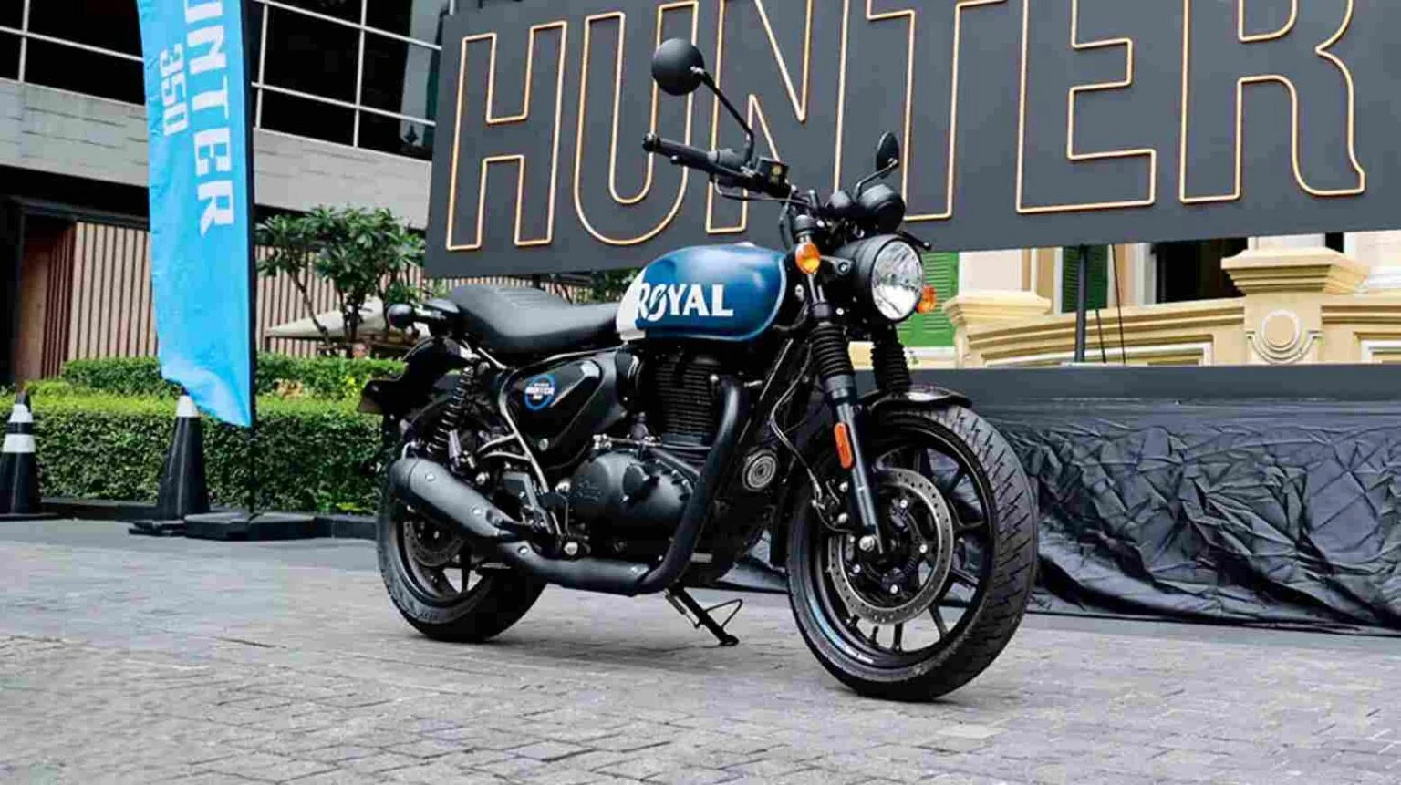 Royal Enfield की ये बाइक मार्केट में मचा रही हंगामा, मिल रहा 37kmlp का तगड़ा माइलेज